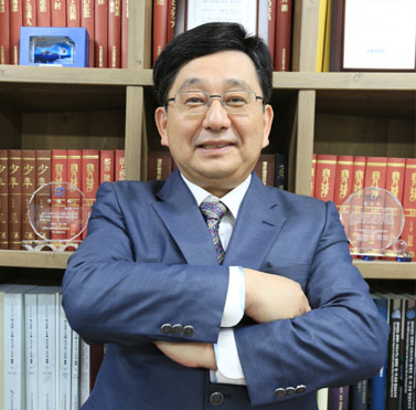 유지 교수