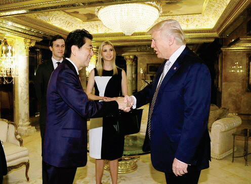 아베 일본 총리는 트럼프가 미 대통령에 당선된 직후인 지난해 11월 17일(현지시간) 트럼프를 찾아가 만나는 등 적극적인 외교를 펼치고 있다.