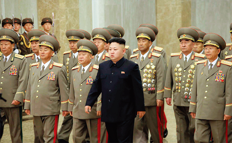 김정은이 태양절을 맞아 금수산 태양궁전을 방문하고 있다.