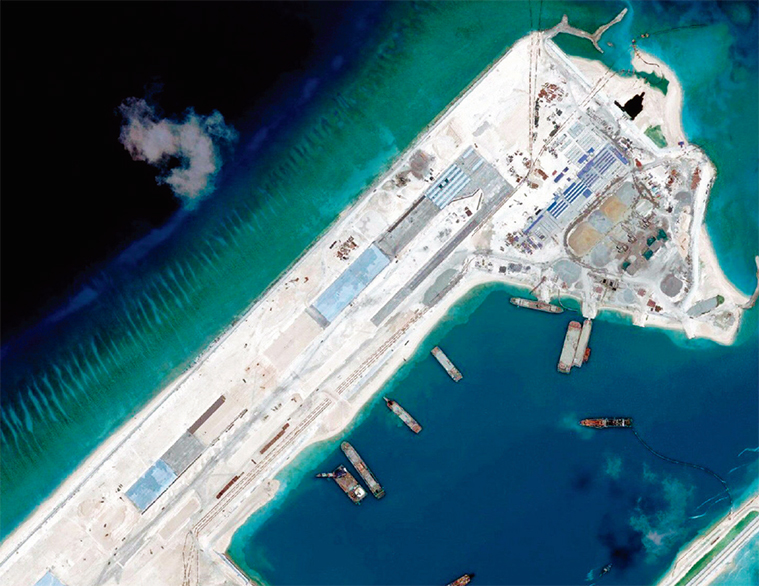 중국이 남중국해 난사 군도 융수자오 섬에 건설한 군사시설.