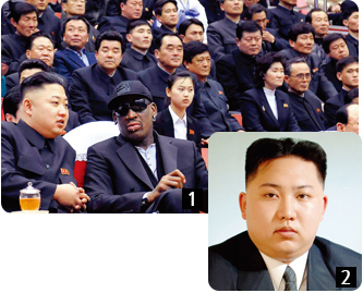 1. 2013년 2월 28일 김정은이 평양 류경정주영체육관에서 열린 미국의 묘기 농구단 ‘할렘 글로브 트로터스’와 조선체육대학 홰불(횃불)농구팀의 혼합경기장에 참석해 방북 중인 전 미국프로농구(NBA) 선수 데니스 로드먼과 코카콜라를 앞에 두고 이야기하고 있다. 노동신문 1면에 코카콜라 캔이 실린 것은 처음이다. 2. 2012년 4월 북한은 세계 통신사 등에 김정은의 공식 초상 사진을 배포했다. 양복을 입고 있는 모습은 정상국가의 지도자라는 것을 강조하기 위한 장치로 보인다.