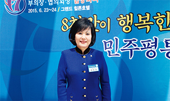2013년부터 해마다 민주평통 미주 여성 콘퍼런스를 열고 있는 이수잔 민주평통 시애틀 협의회장. 그는 여성과 청년 통일 지도자 육성에 관심이 많다.