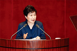 2월 16일 국회 국정 연설을 통해 개성공단 중단 이유를 설명하는 박근혜 대통령.