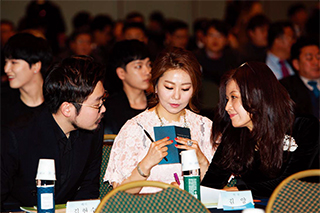 실천홍보대로로 위촉된 김현수(성악가), 김양(가수), 김희영(아나운서, 왼쪽부터).