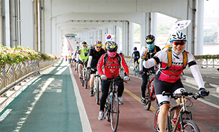 지난 5월 과천시 자전거 동호인들이 과천에서 임진각까지 98km 구간을 달린 자전거대전