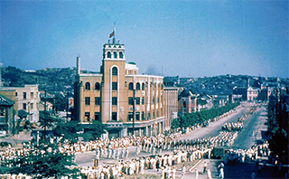 1948년 정부 수립 행사
직후 열린 기념 퍼레이드
