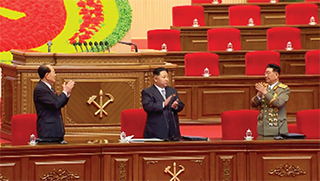 지난 5월 평양에서 열린 7차 노동당 대회. 이 대회에서 김정은은 ‘핵·경제 병진’ 노선을 선언했으나 실제로는 ‘선(先) 핵무력 건설, 후(後) 경제 건설’을 결정했다.