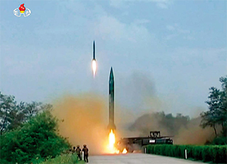 유엔 안보리 결의안 2270호에도 불구하고 계속 미사일을 발사하는 북한.