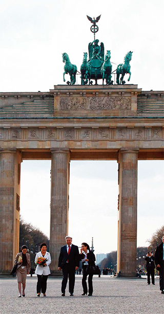 ‘역사가 된’ 유럽 냉전과‘ 현실이 된’ 독일 통일의 상징인 브란데부르크문. 2014년을 3월 박근혜 대통령이 방문했을 때 찍은 것이다.